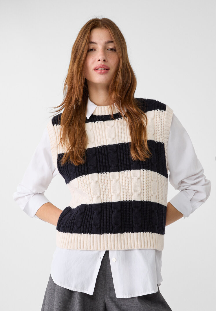 

Stradivarius Strickweste mit Zopfmuster und Streifen Vanille S