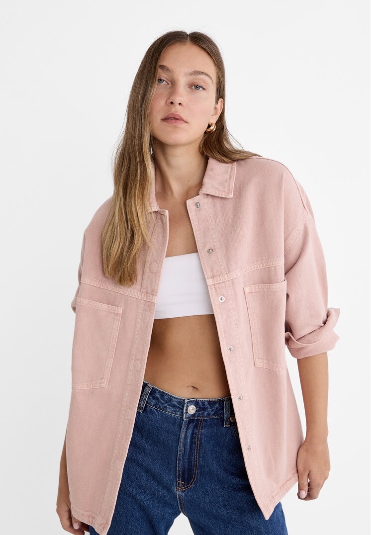 

Stradivarius Hemdjacke aus Twill mit Fronttaschen Hellrosa XL