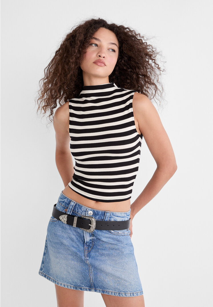 Stradivarius Tricou Cu Dungi Și Guler Înalt Negru L