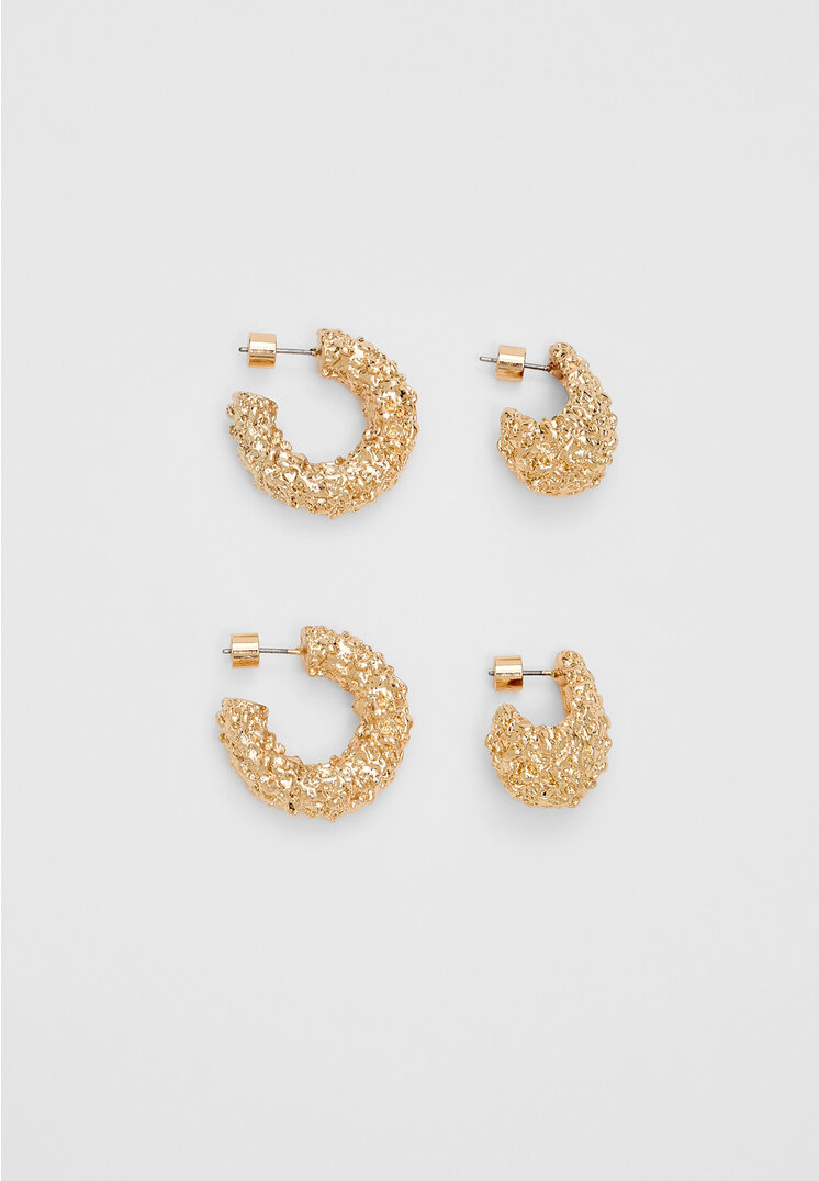

Stradivarius 2er-Set Ohrringe mit Textur Goldfarben OS