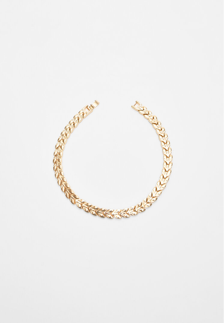 

Stradivarius Halskette mit Kette und Fischgrätenmuster Goldfarben OS