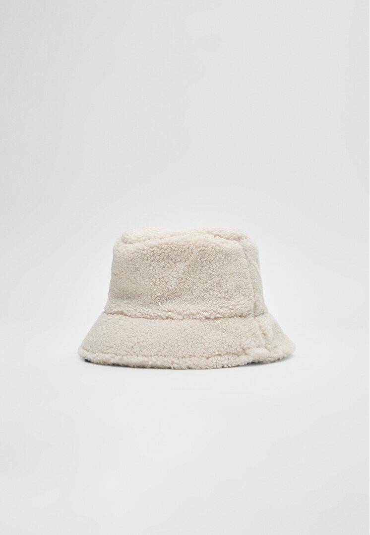 

Stradivarius Czapka bucket ze sztucznego baranka Ecru OS