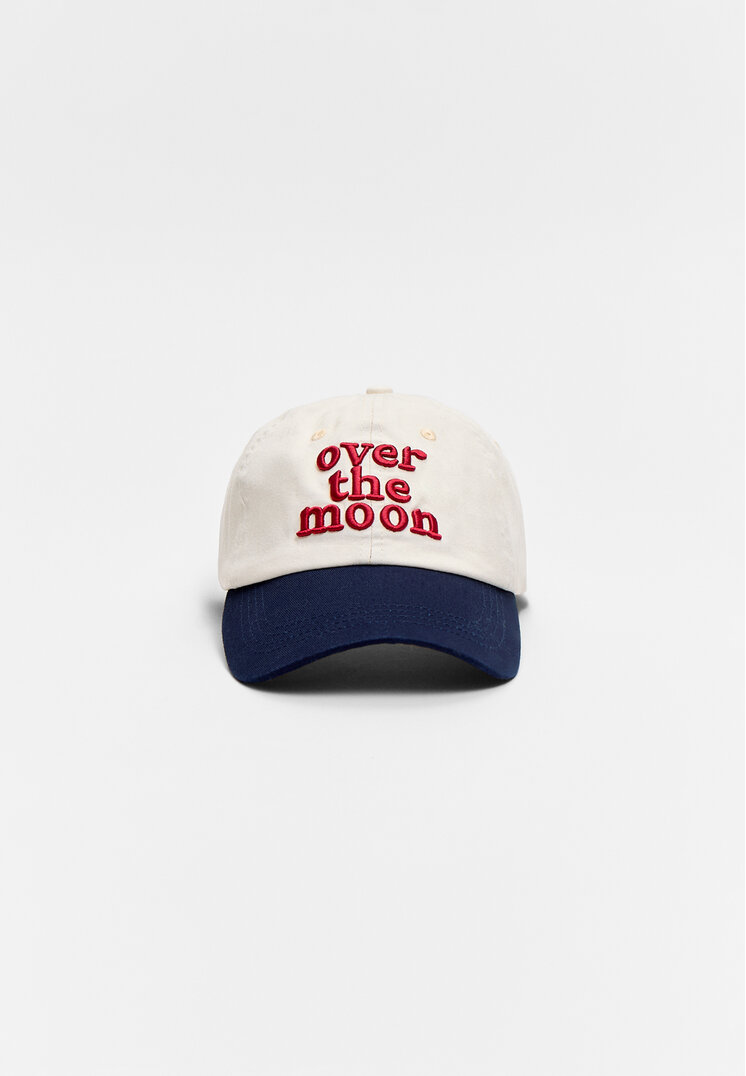 

Stradivarius Basecap mit aufgesticktem Schriftzug Ecru OS