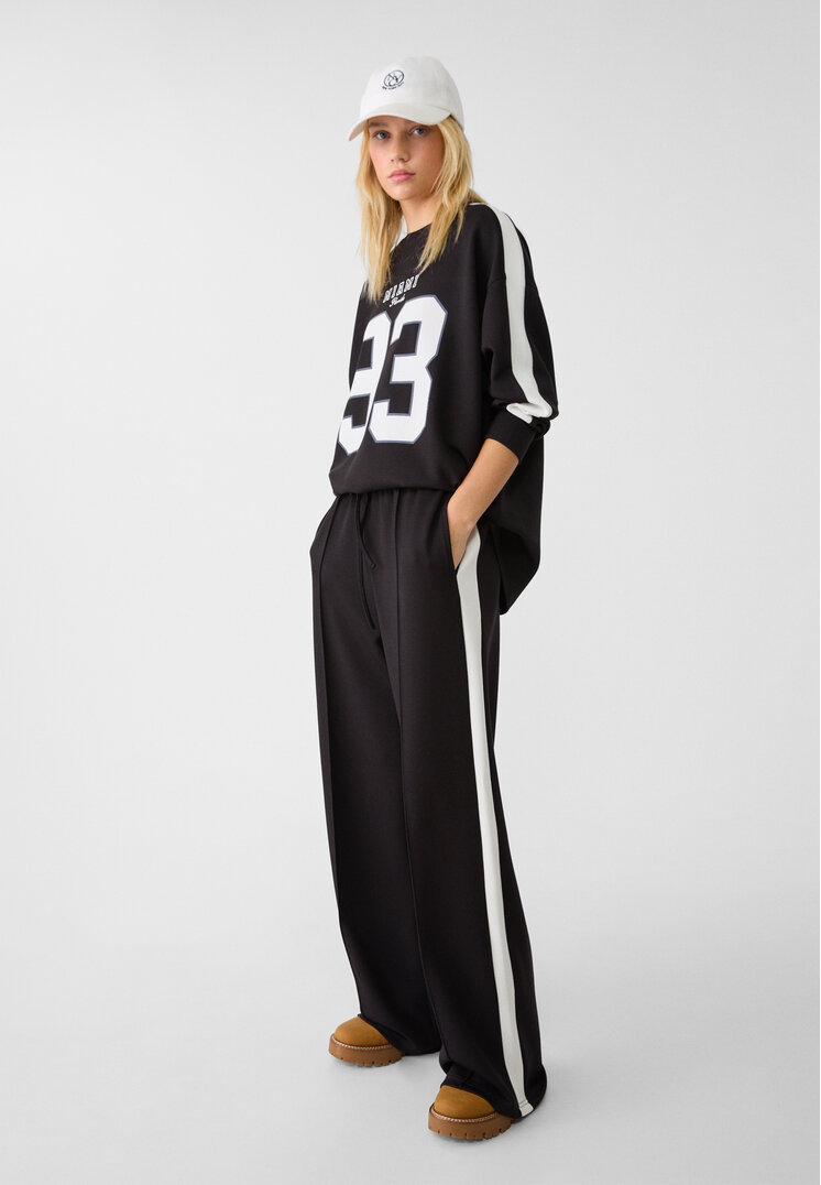 Stradivarius Pantaloni Largi Moi La Atingere Cu Dungă Laterală Negru Xs