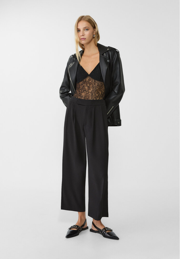 

Stradivarius Culotte-Stoffhose mit Zierfalten Schwarz 44