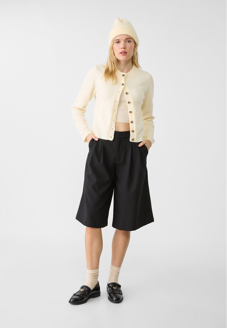 Stradivarius Bermude Elegante Vaporoase Cu Pliuri Negru 34