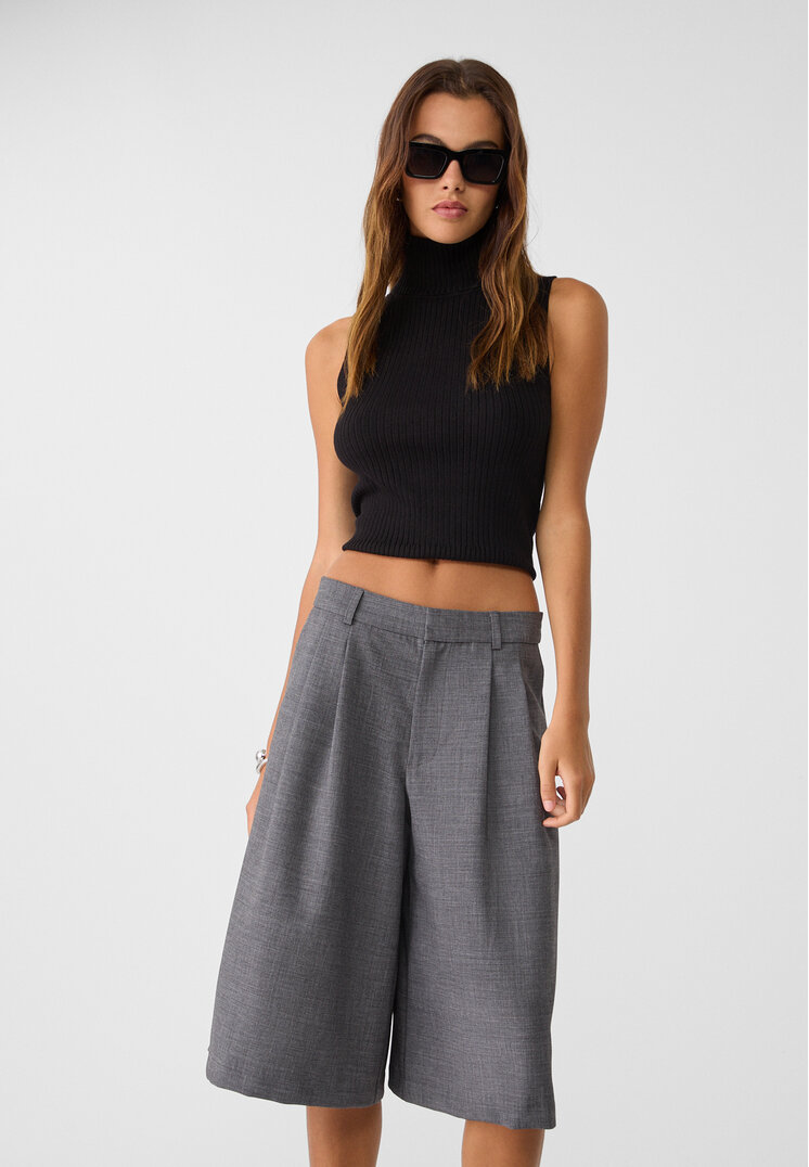 

Stradivarius Fließende, elegante Bermudas mit Zierfalten Mittelgrau 34