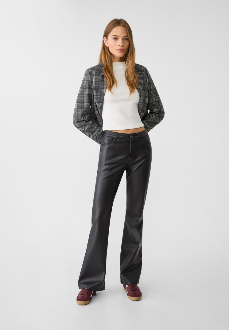 Stradivarius D74 Pantaloni Evazați Stretch Din Imitație De Piele Negru 42