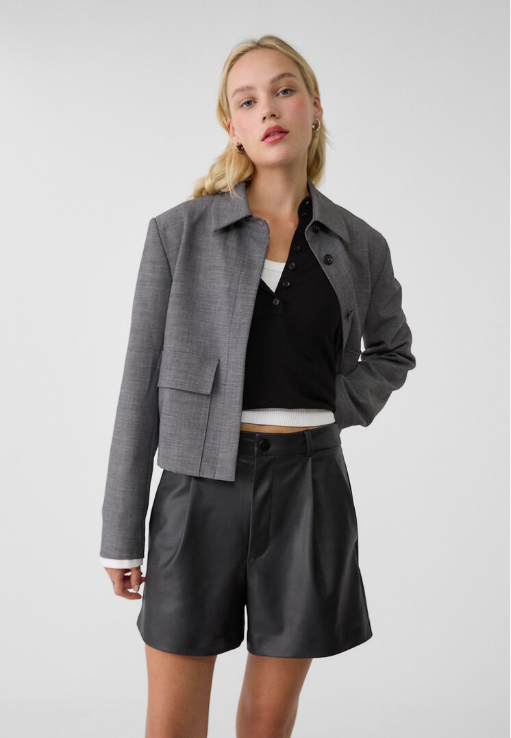 Stradivarius Pantaloni Scurți Cu Pense Din Imitație De Piele Negru 38