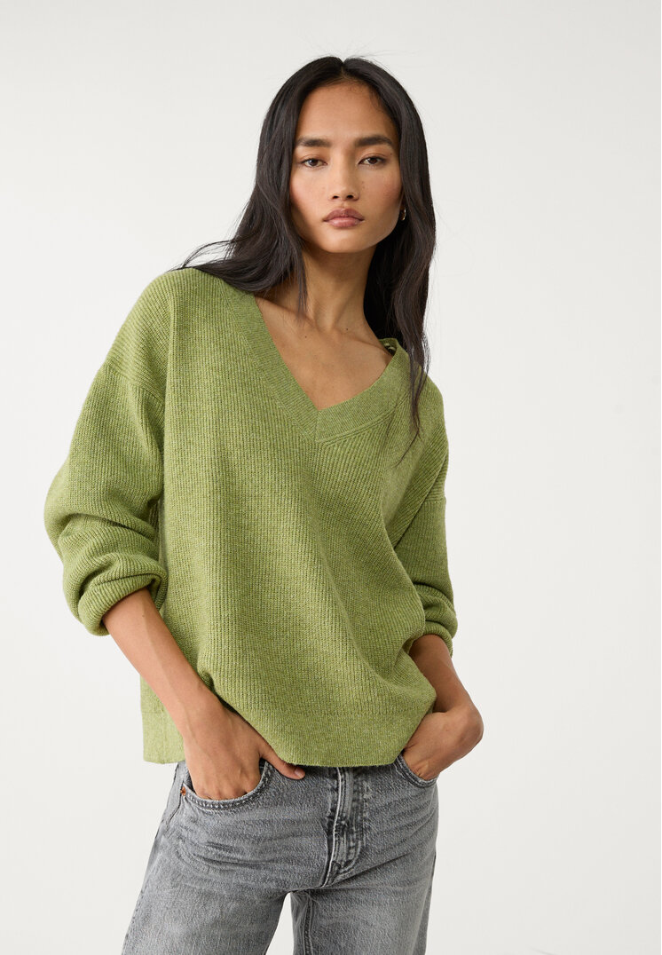 

Stradivarius Sweter z filcowanej dzianiny z dekoltem w serek Oliwkowy XL