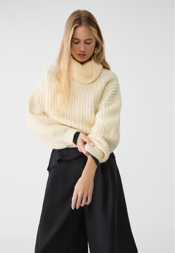 Stradivarius Pulover Din Tricot Cu Guler Întors Rib Vanilie S