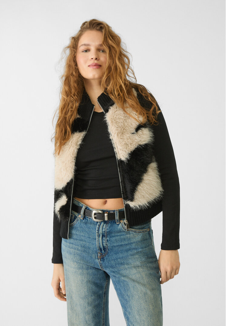Stradivarius Vestă Din Tricot Cu Imitație De Blană Și Fermoar Negru M