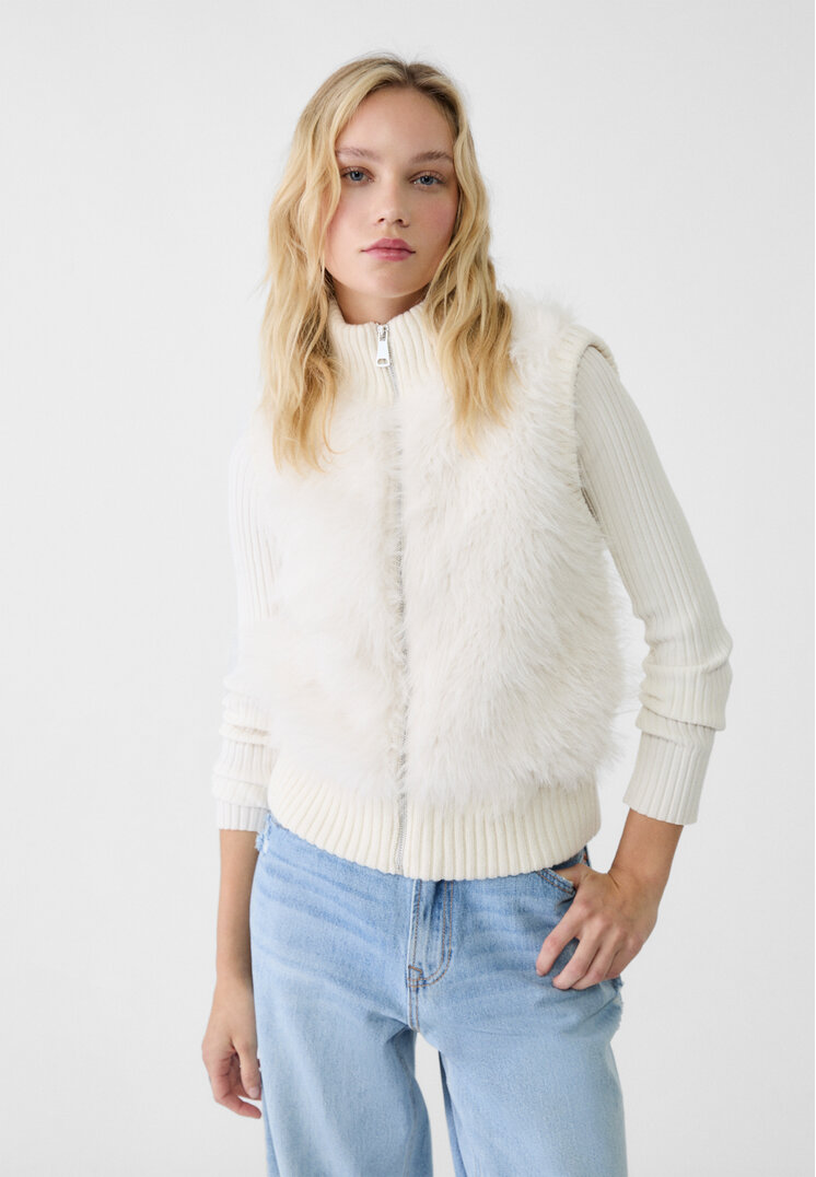 Stradivarius Vestă Din Tricot Cu Imitație De Blană Și Fermoar Ecru L