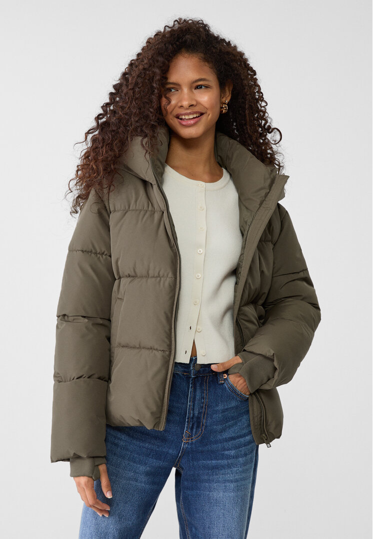 

Stradivarius Basic-Steppjacke mit Kapuze Khaki M