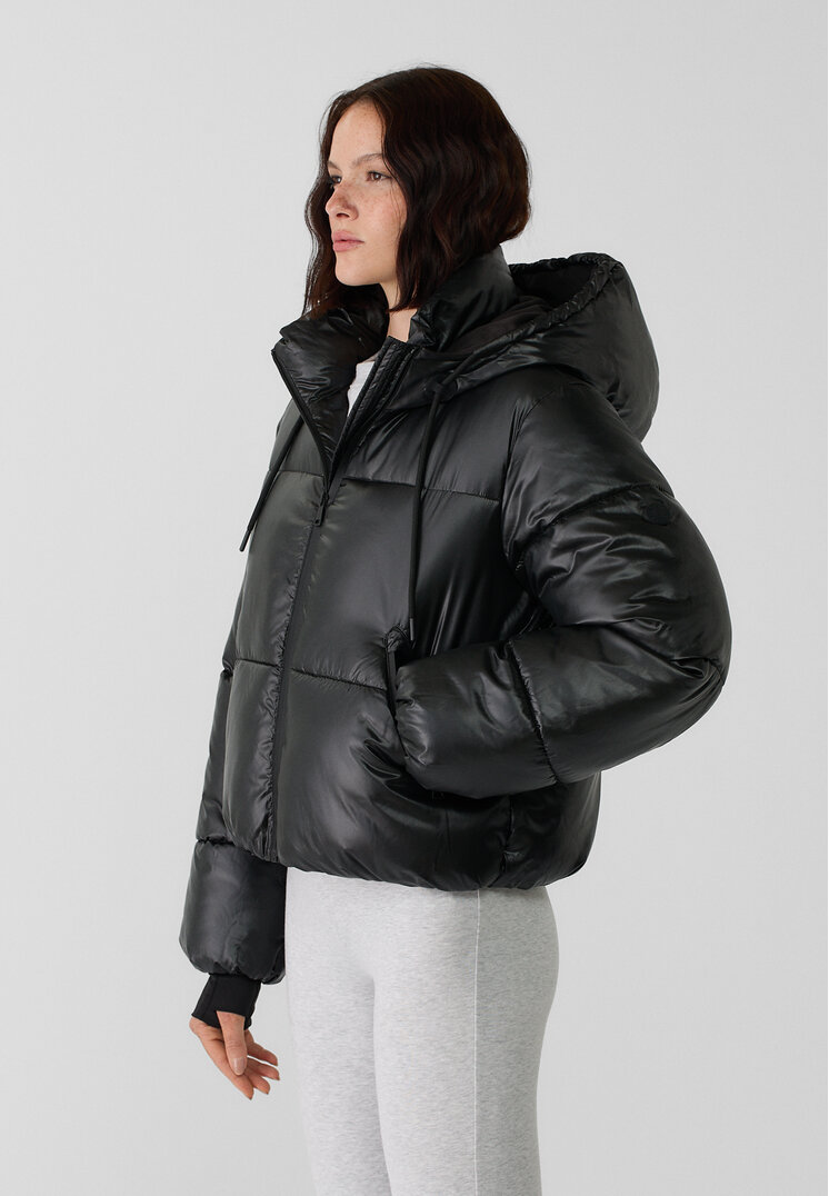 Stradivarius Geacă Matlasată Metalizată Cu Glugă Negru M