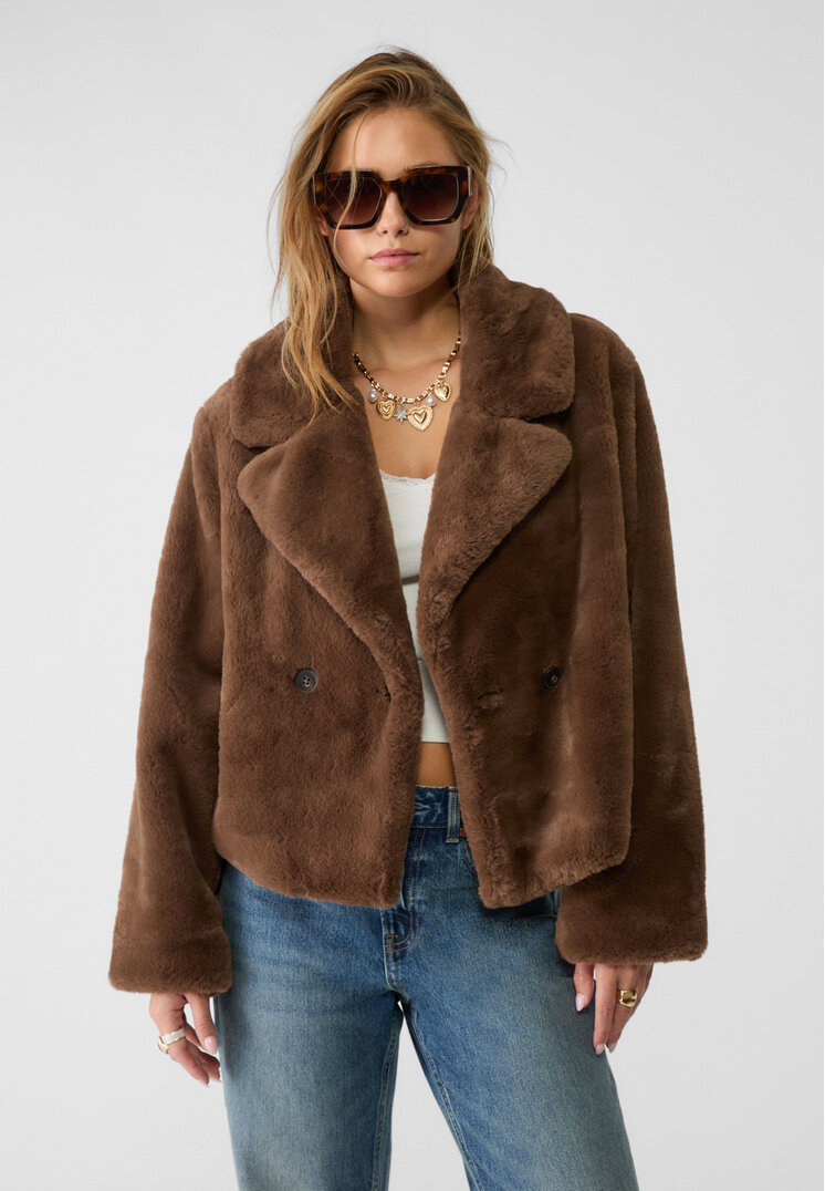 

Stradivarius Kurze Jacke aus Kunstfell in Wickeloptik Braun M