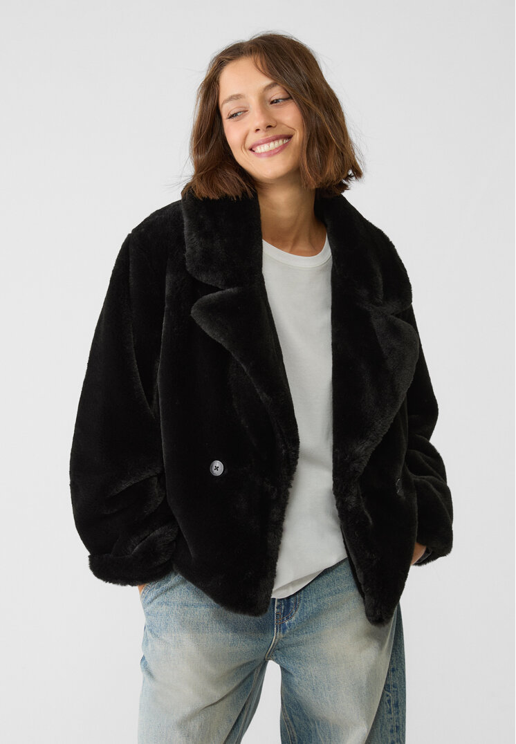 

Stradivarius Kurze Jacke aus Kunstfell in Wickeloptik Schwarz XL