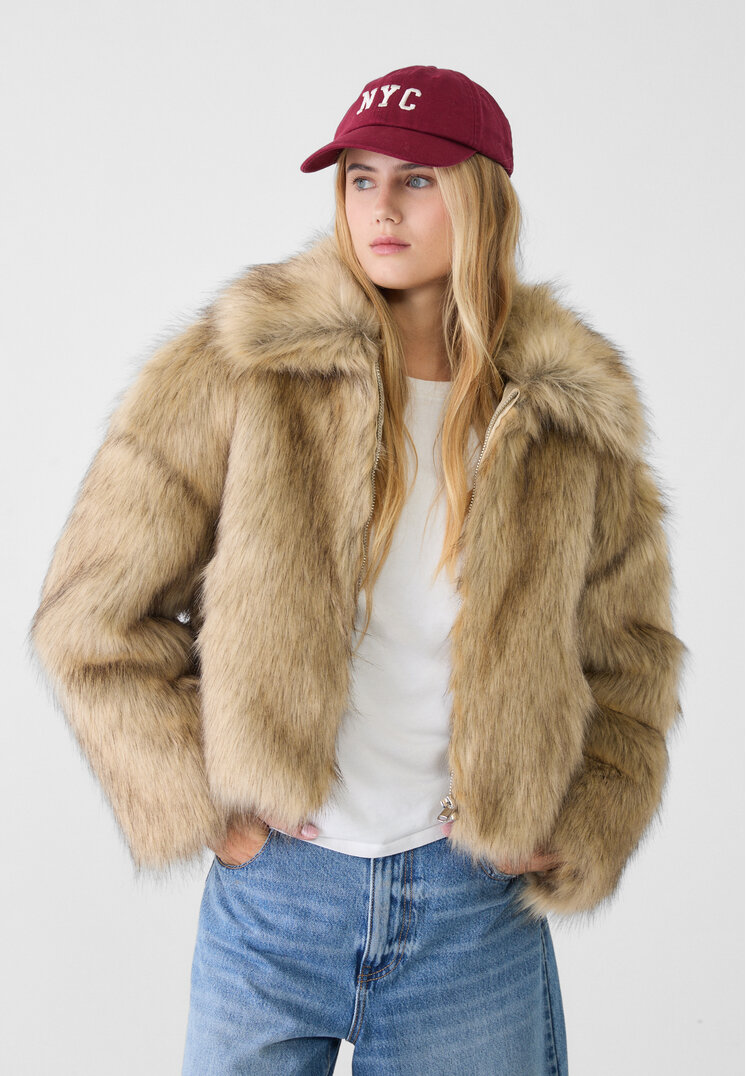 Stradivarius Geacă Cu Imitație De Blană Wolf Bej Mediu M