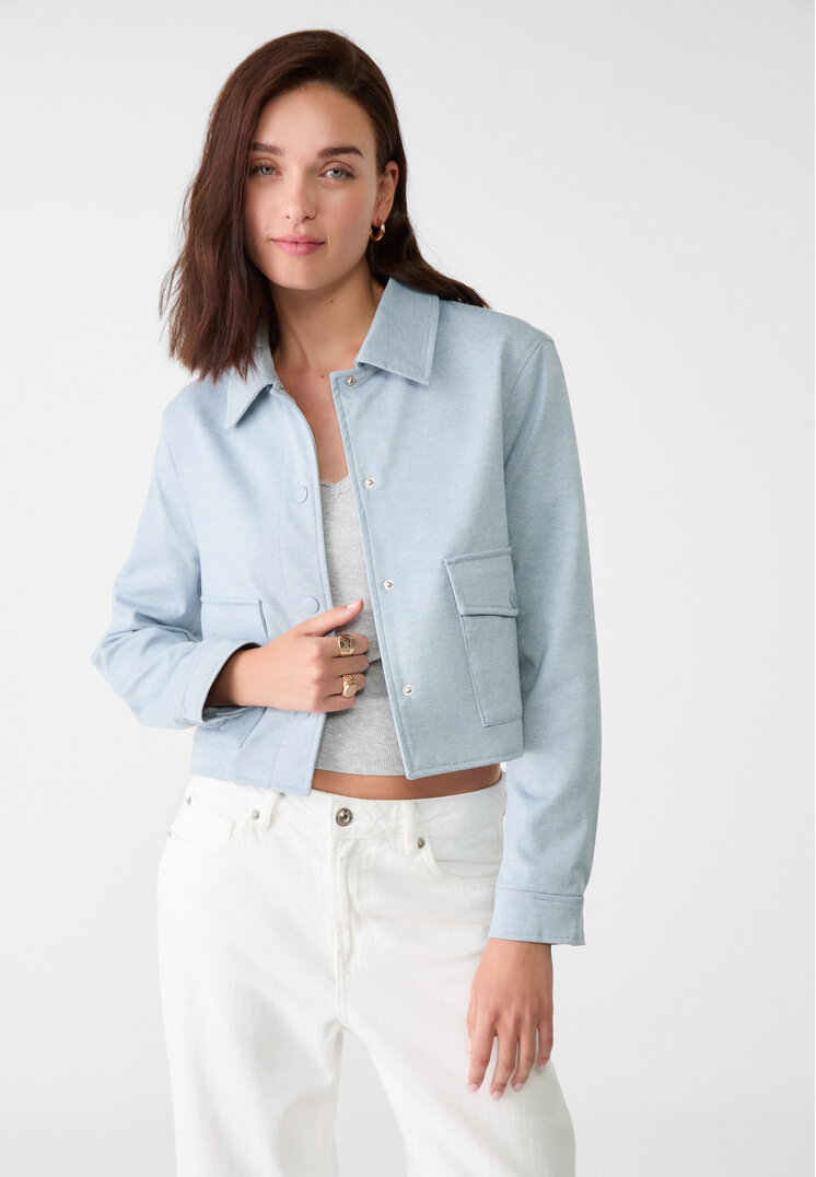 

Stradivarius Kurze Jacke mit Taschen und kombiniertem Futter Himmelblau XL