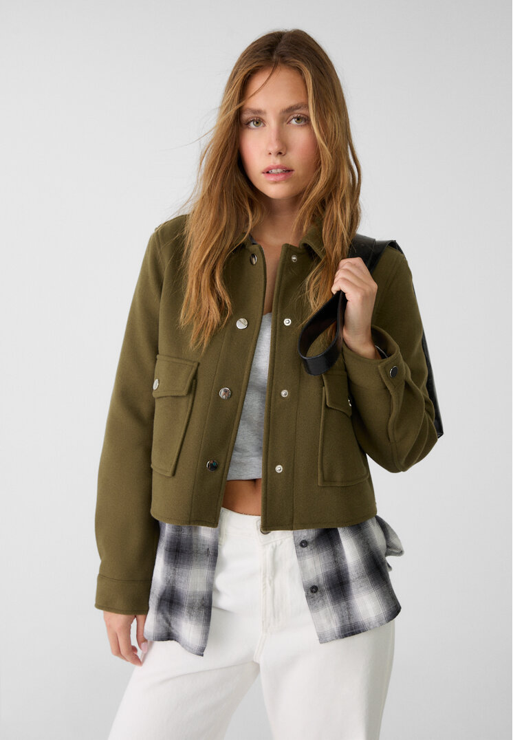 

Stradivarius Miękka krótka kurtka Khaki M