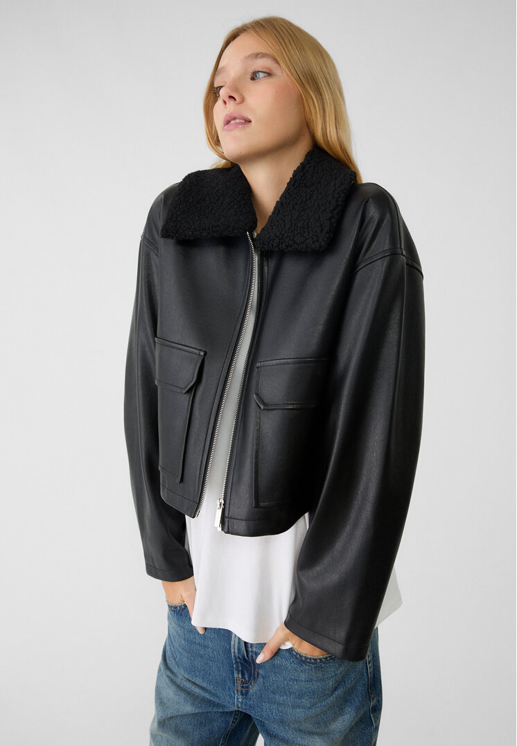 Stradivarius Kunstlederjacke mit kombiniertem Kragen Schwarz M
