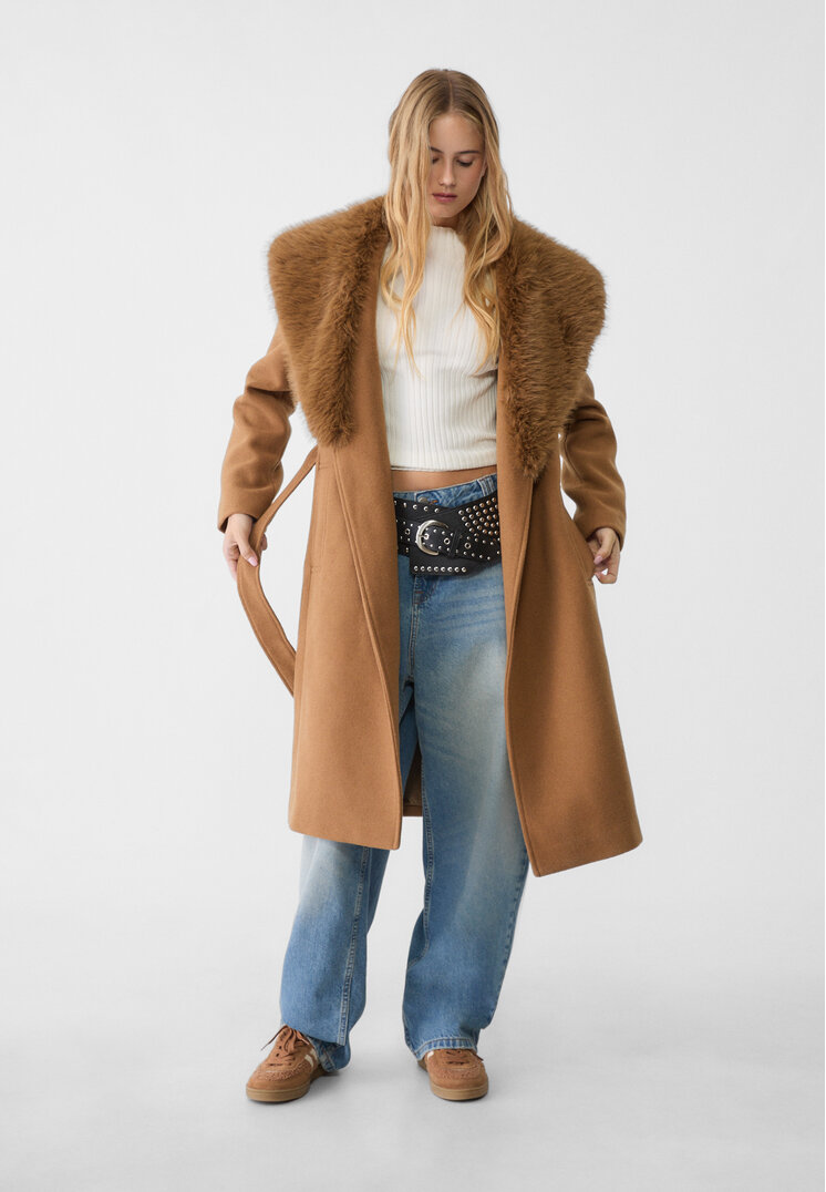 Stradivarius Cappotto con collo in pelliccia sintetica  Beige M