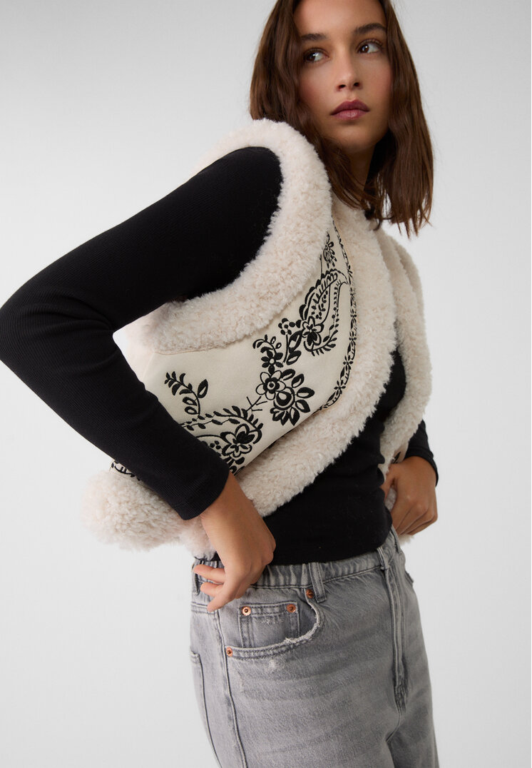 Stradivarius Vestă Cu Două Fețe Și Broderie Ecru L