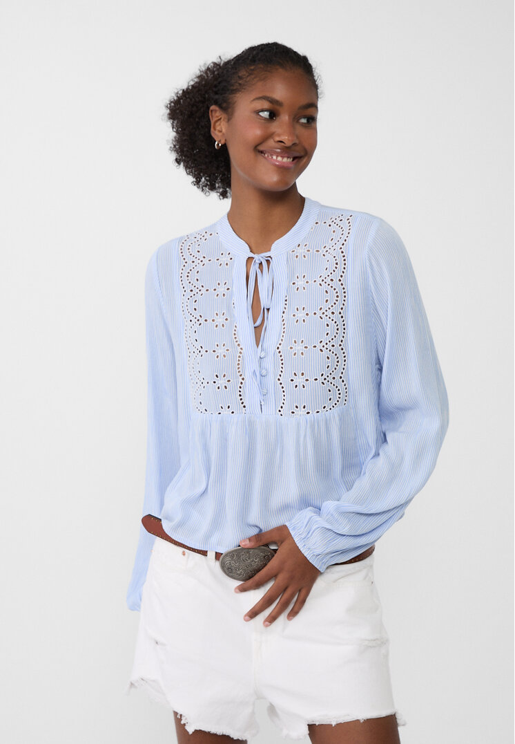 Stradivarius Bluză Vaporoasă Cu Broderie Azuriu L