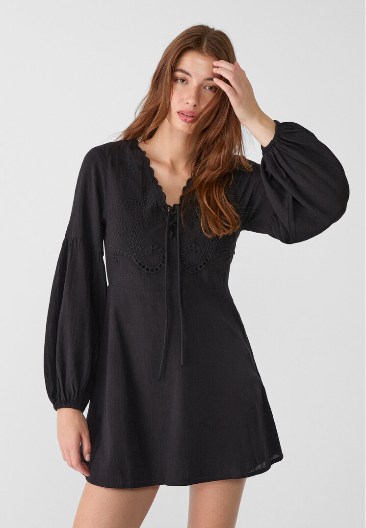 Stradivarius Rochie Scurtă Cu Broderie Negru L