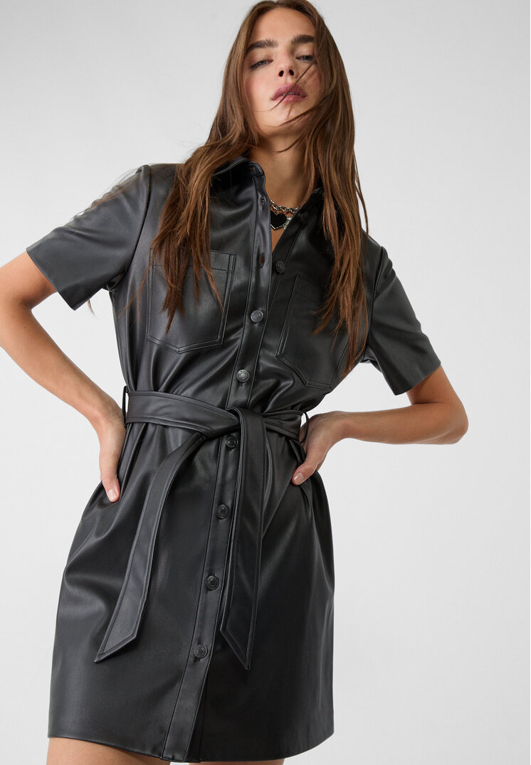 Stradivarius Rochie Scurtă Tip Cămașă Din Imitație De Piele Negru L