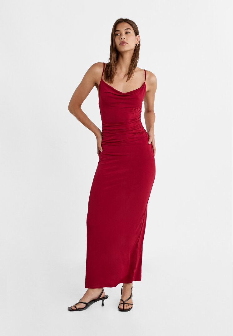 Stradivarius Rochie Lungă Cu Decolteu Drapat Roșu Închis L