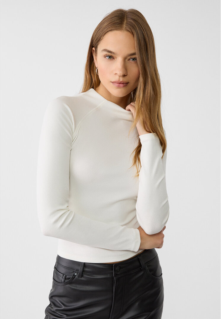 Stradivarius Tricou Reiat Cu Guler Mic Și Mânecă Lungă Ecru Xs