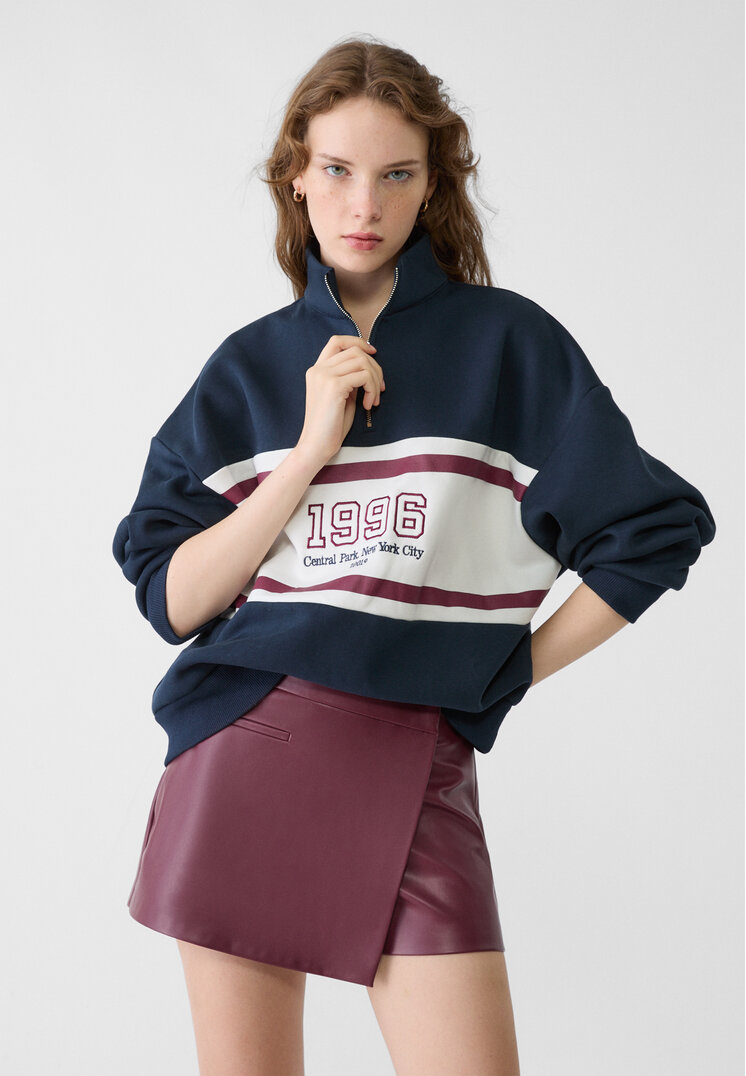 Stradivarius Hanorac Cu Fermoar Și Broderii Albastru Închis M