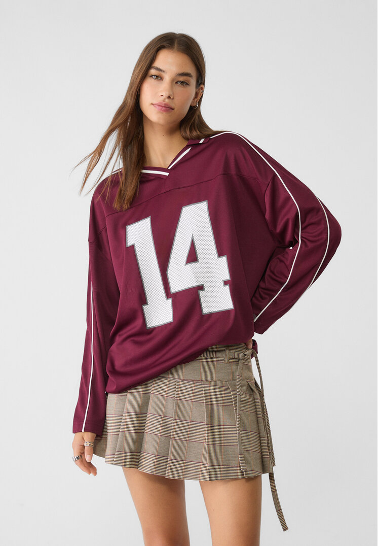 Stradivarius Koszulka oversize z nadrukiem numeru Wiśniowy M