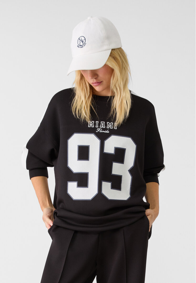 Stradivarius Tricou Moale La Atingere Cu Număr Negru Xl