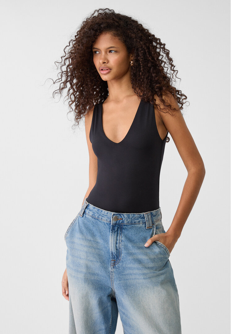 

Stradivarius Body z poliamidu z dekoltem w serek Czarny S