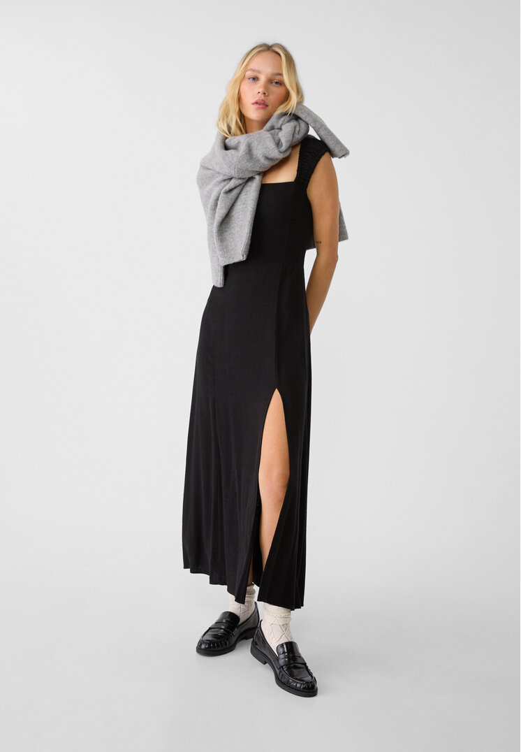 Stradivarius Rochie Midi Vaporoasă Petrecută La Spate Cu In Negru M