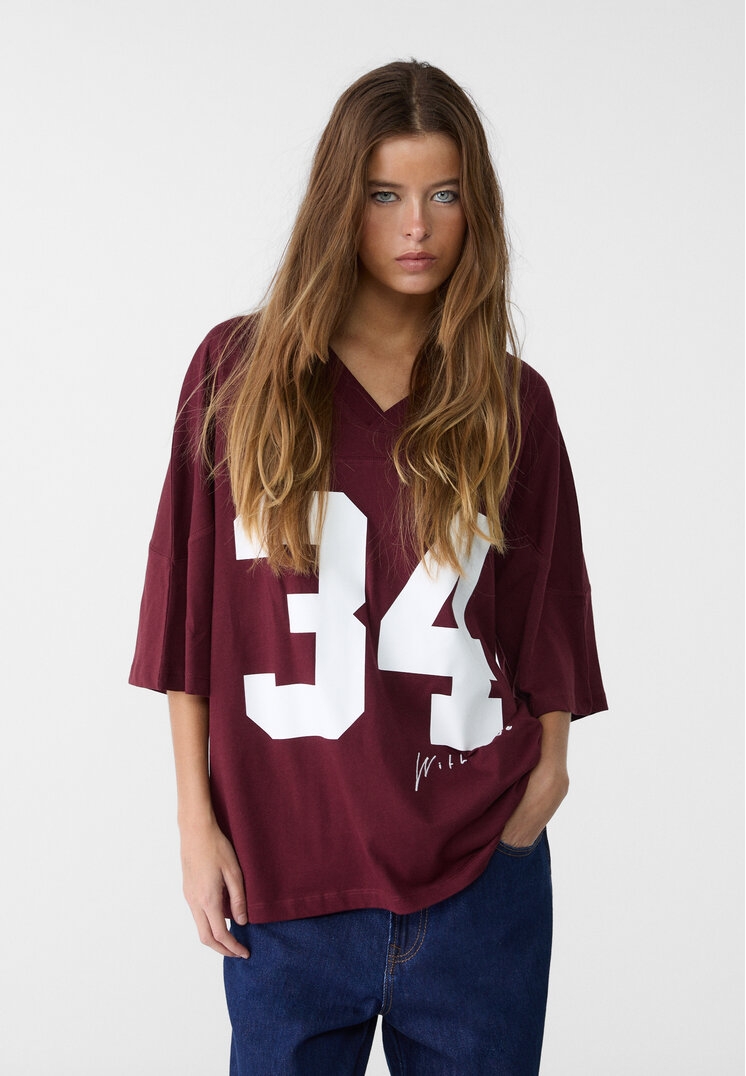 Stradivarius Tricou Oversize Fotbal Cu Număr Grena Xs