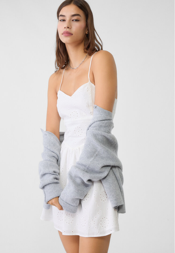 Stradivarius Rochie Scurtă Cu Broderie, Cu Spatele Petrecut Alb M