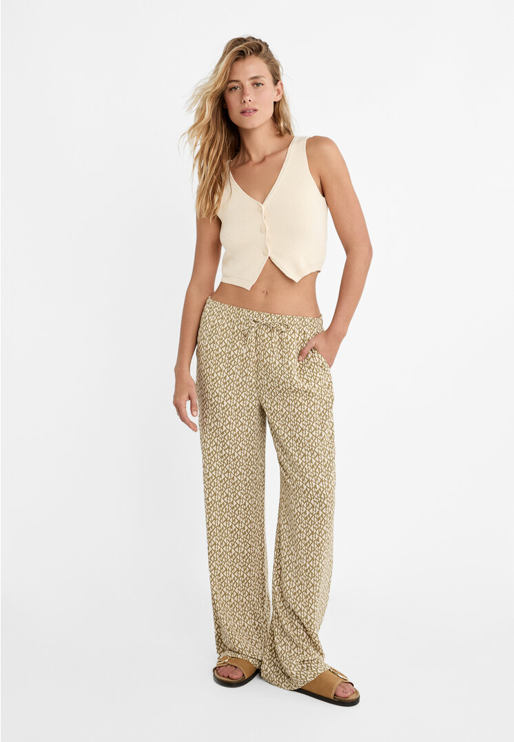 Stradivarius Wzorzyste spodnie o luźnym kroju Khaki M