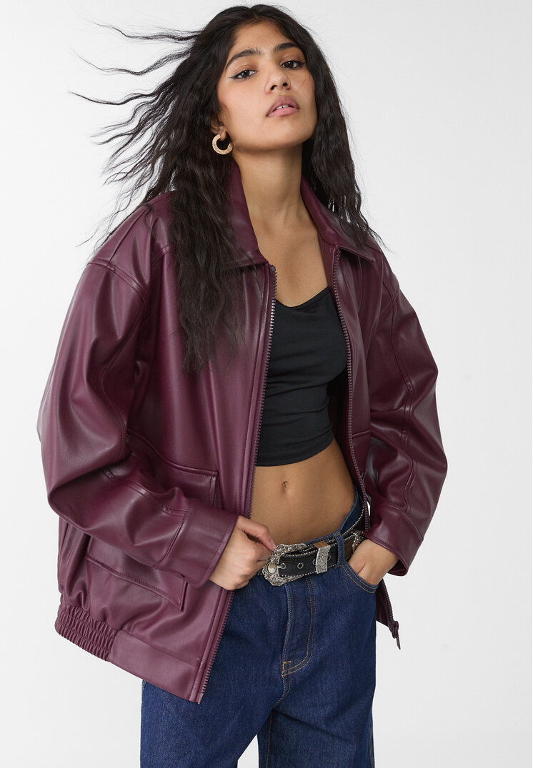 

Stradivarius Steppjacke aus Kunstleder Granatrot S