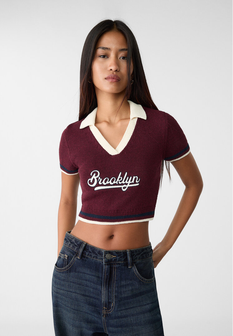 Stradivarius Tricou Polo Din Tricot Cu Mânecă Scurtă Și Broderie Grena L
