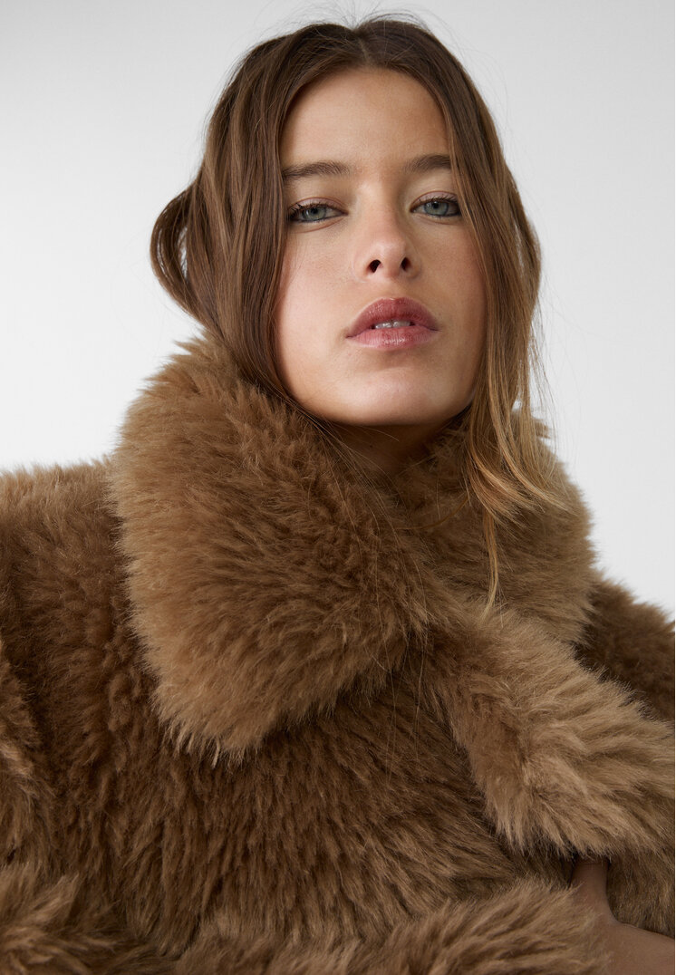 Stradivarius Cappotto lungo pelliccia sintetica  Cammello XL