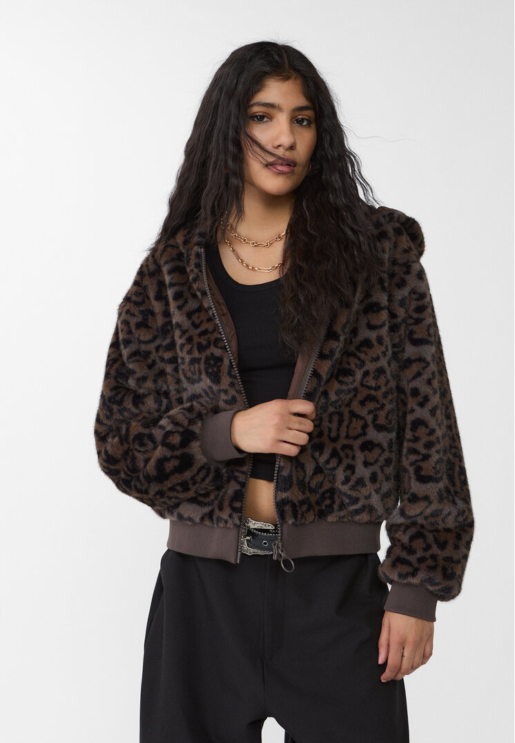 

Stradivarius Jacke mit Kapuze aus Lammfellimitat Braun M