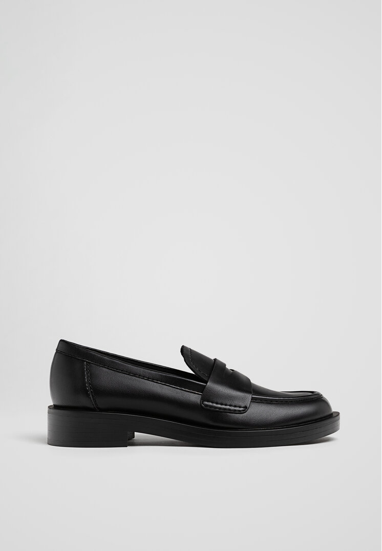 Stradivarius Mocasini Închiși Negru 37