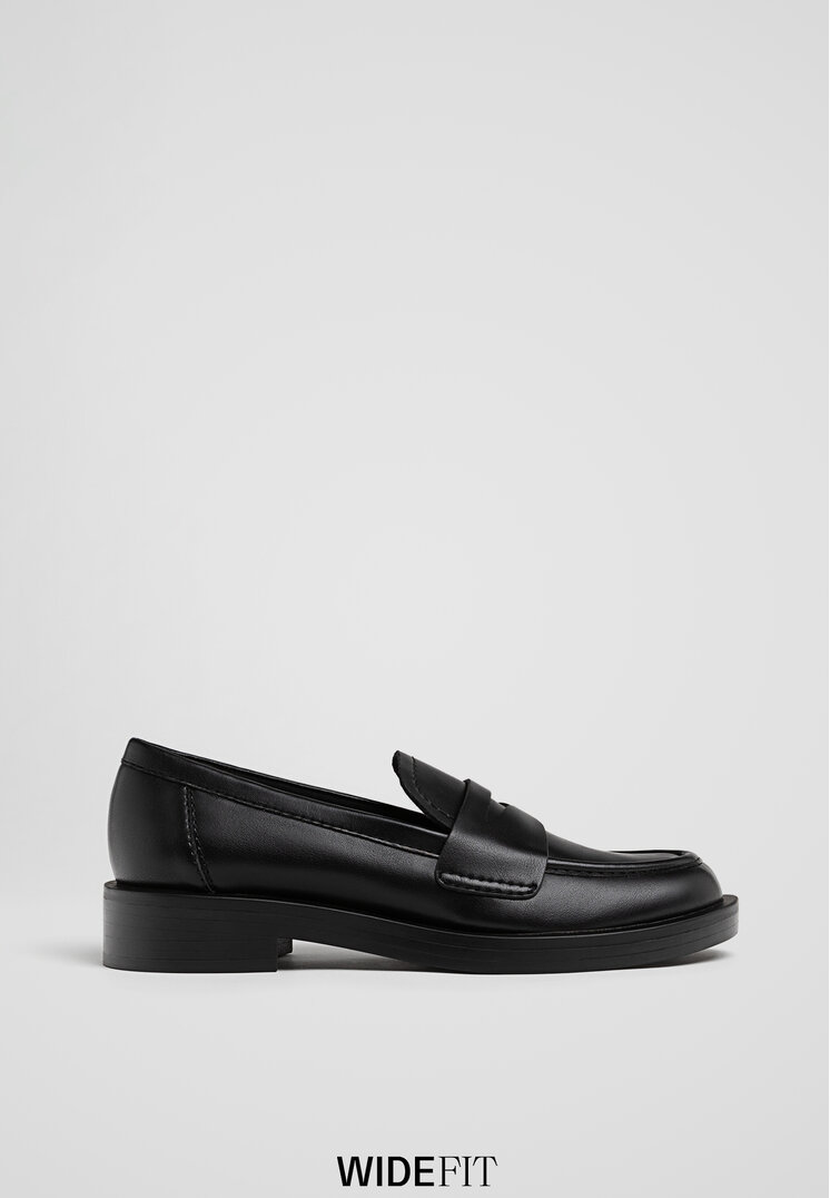 Stradivarius Wide Fit. Mocasini Închiși Negru 39