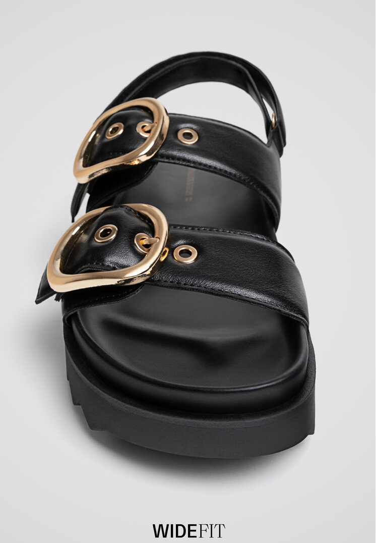 Stradivarius WIDE FIT. Flat sandals with buckles BLACK 5