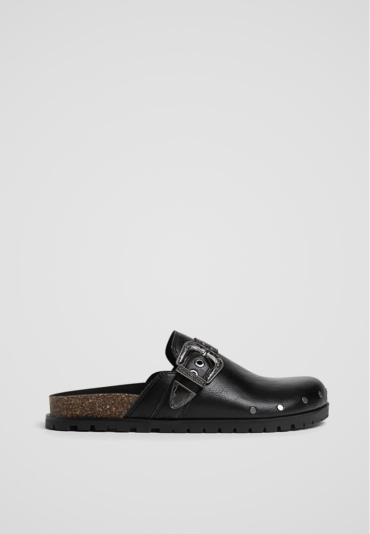 

Stradivarius Flache Clogs mit geprägter Schnalle SCHWARZ 38