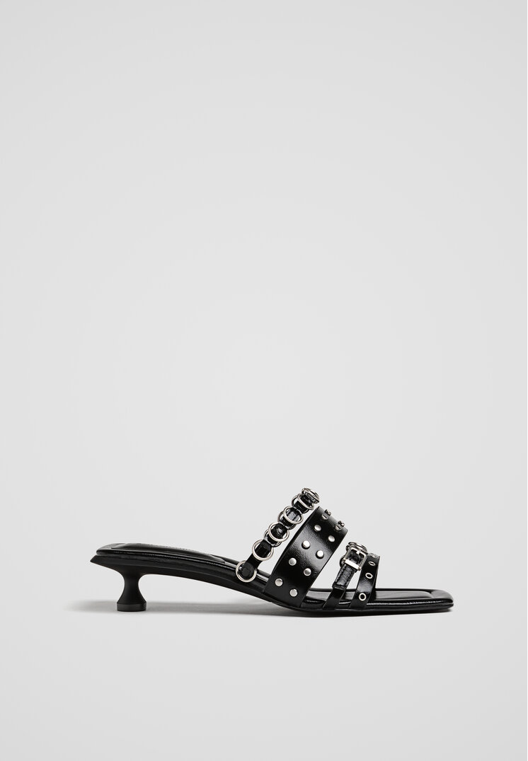 

Stradivarius Riemchensandalen mit Nieten SCHWARZ 37