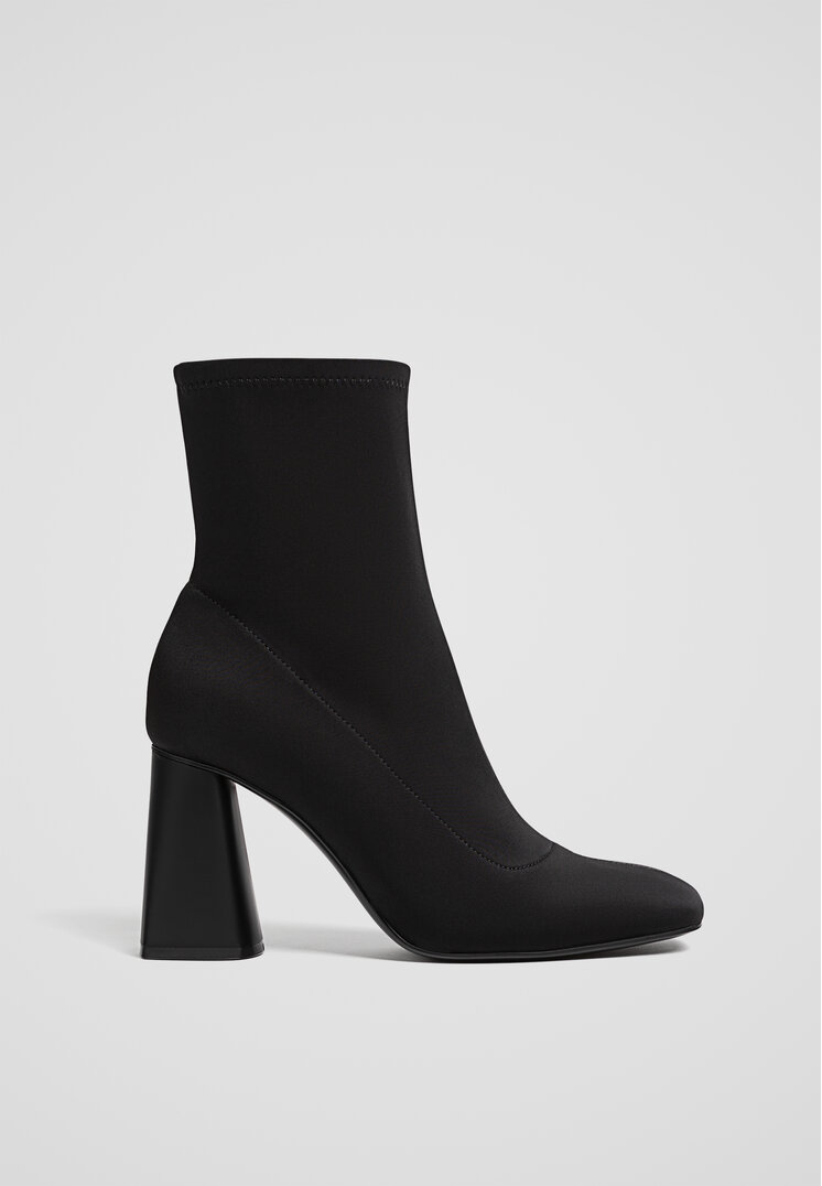 Stradivarius Botine Cu Toc Cu Efect Neopren Negru 40